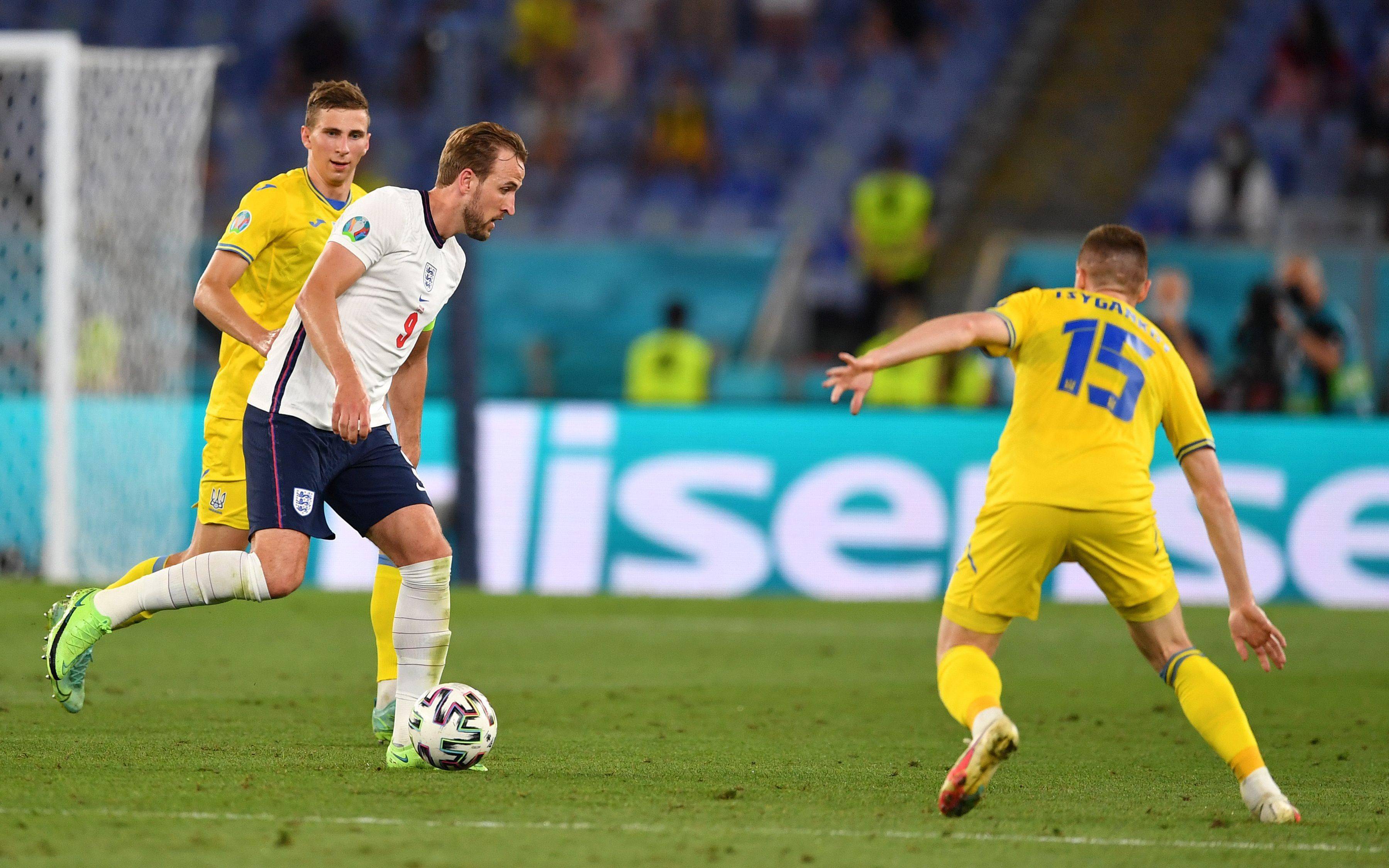 包含丹麦主场大胜俄罗斯，惜遭欧预赛四强差一步的词条