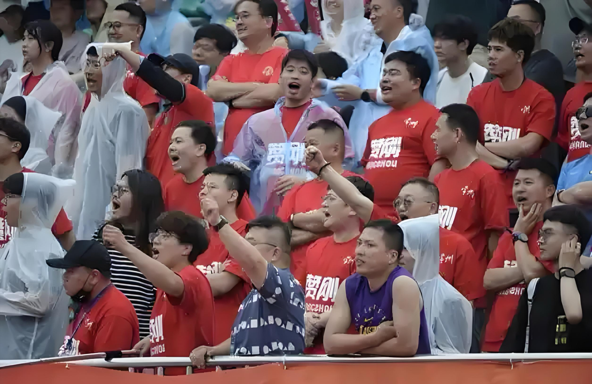 球队实力对比激烈，比赛氛围持续升温