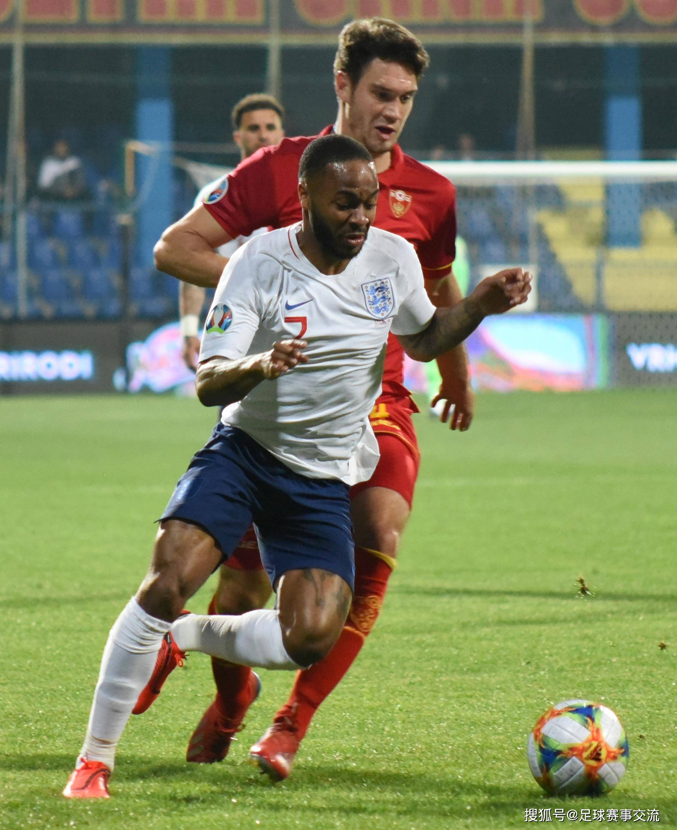 包含波兰憾负英格兰，实力对比差距明显的词条