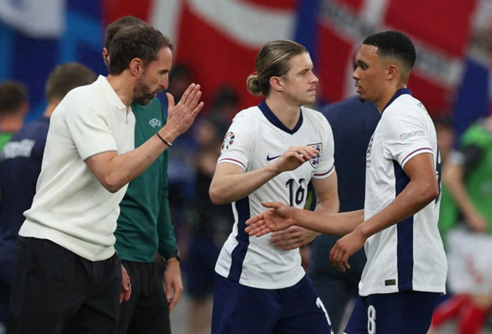 包含波兰憾负英格兰，实力对比差距明显的词条