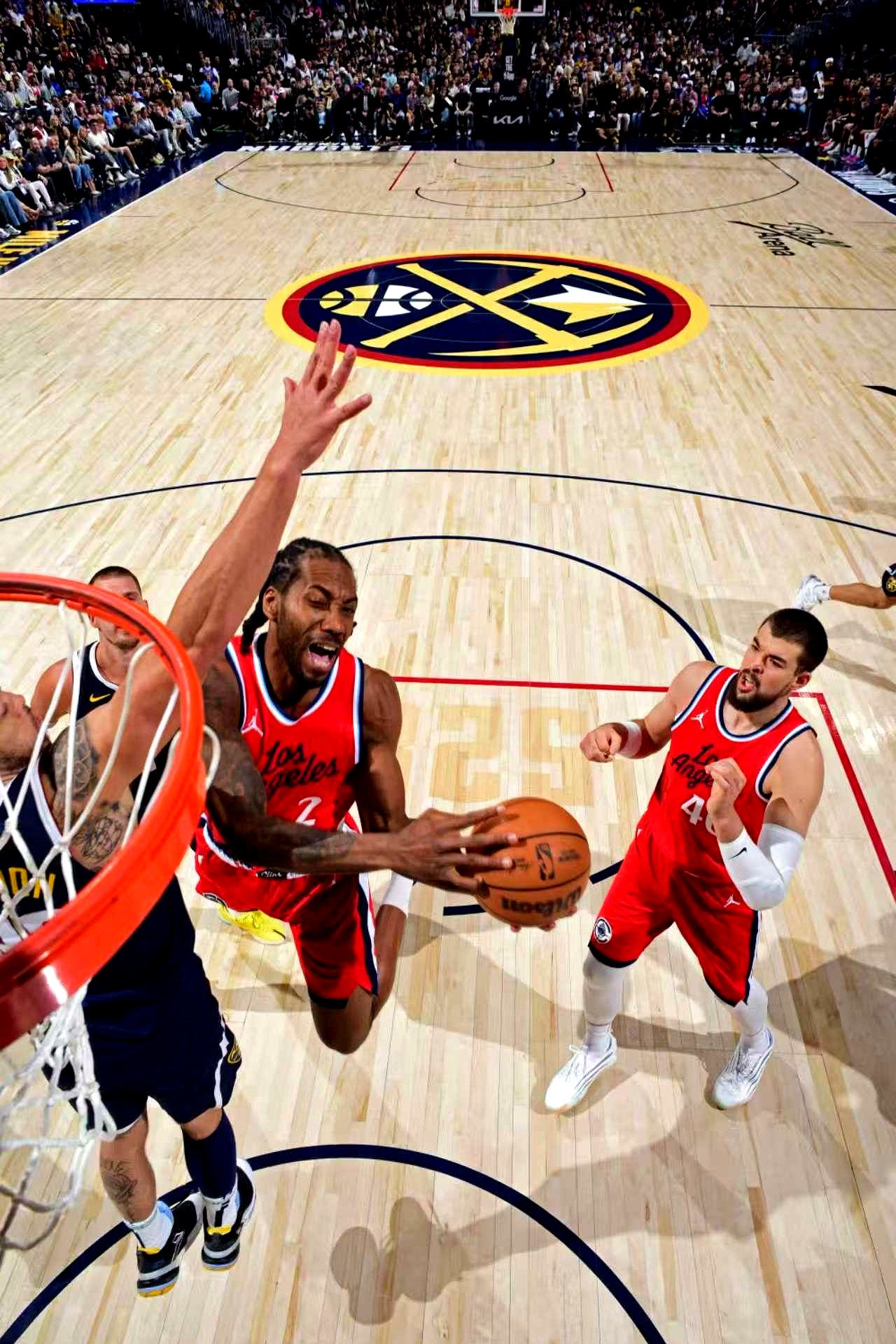 关于猛龙客场力擒老鹰，伦纳德率队获得三连胜的信息