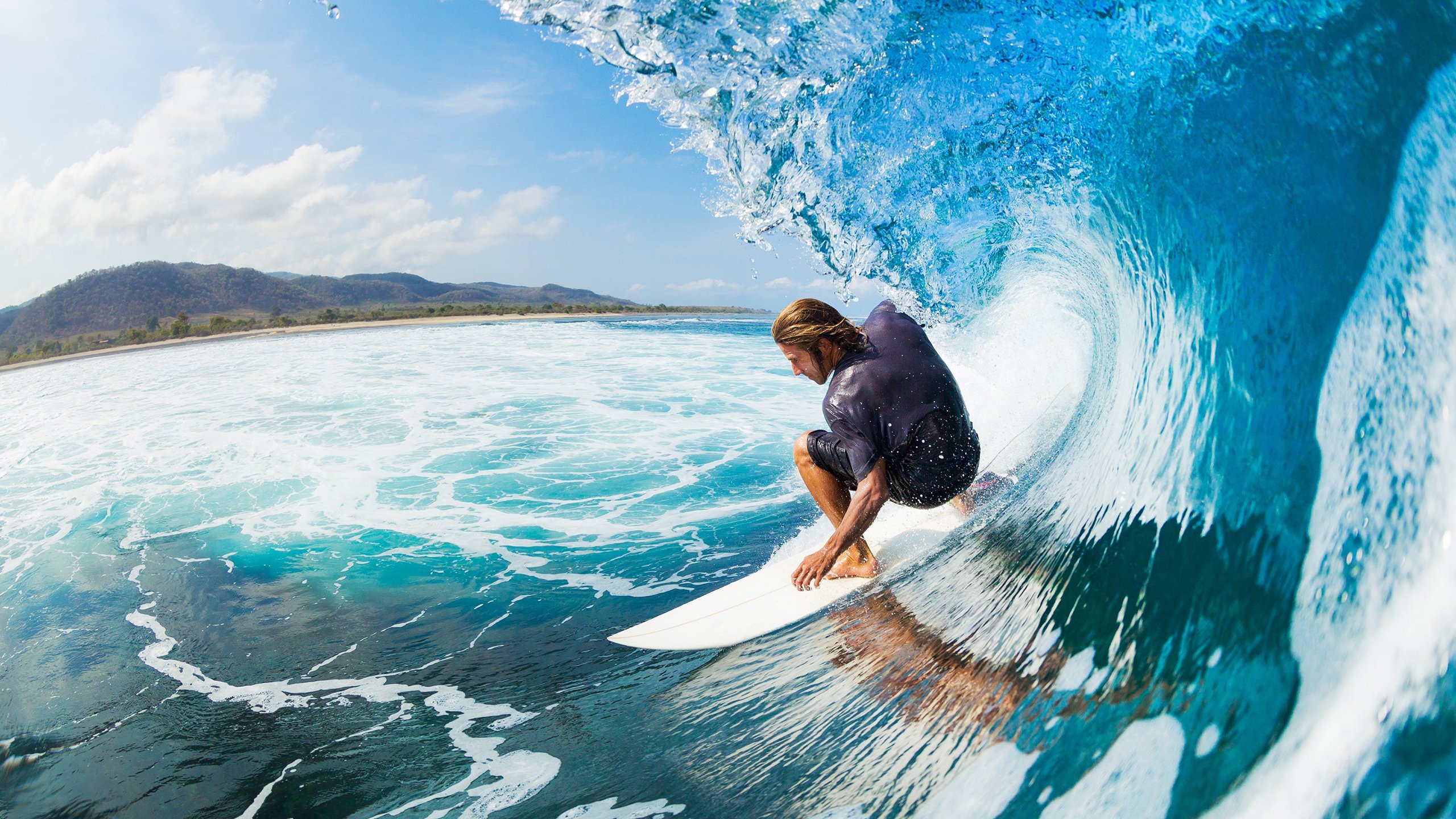 赛道上的逆袭，皮亚斯特里率梅赛德斯鏖战索伯车队取胜