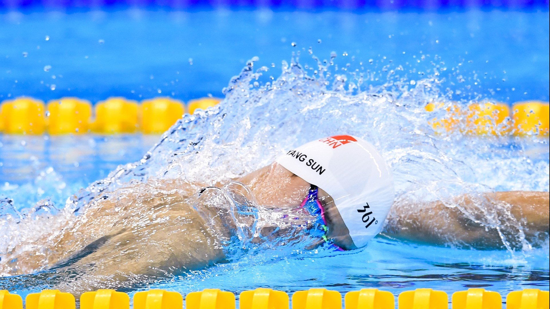 赛道奇迹，塞恩斯刷新纪录，索伯车队逆转红牛